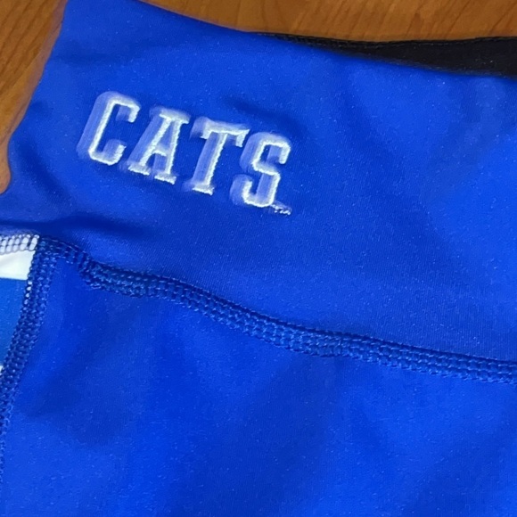 Bend women’s Active Royal Kentucky Wildcats Phone Pocket Crop Leggings size XXL - Picture 4 of 7